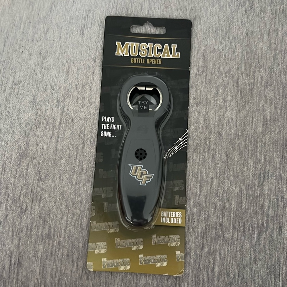 NIP UCF musical bottle opener - batteries need replacement
